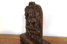 Carica l&#39;immagine nel visualizzatore di Gallery, Statua Shiva in legno, tronco di teak inciso, databile metà 900, pezzo unico lavorato artigianalmente. dimensioni 30x12xh40cm.