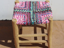 Carica l&#39;immagine nel visualizzatore di Gallery, Sedia Intrecciata Marocco. Riciclo del Cotone impiegato per l&#39;esecuzione dei tappeti boucherouite multicolor, Intrecciato su struttura in legno di cedro senza nodi. Prodotto unico ed artigianale al 100%. Dimensioni 40x40xh40cm.  disponibili altri pezzi e misure  per info o ulteriori foto 0039 3338778241 info@etniko.it www.etniko.it ig , fb pinterest etniko by crosato
