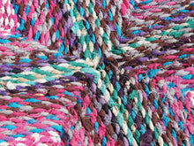 Carica l&#39;immagine nel visualizzatore di Gallery, Sedia Intrecciata Marocco. Riciclo del Cotone impiegato per l&#39;esecuzione dei tappeti boucherouite multicolor, Intrecciato su struttura in legno di cedro senza nodi. Prodotto unico ed artigianale al 100%. Dimensioni 40x40xh40cm.  disponibili altri pezzi e misure  per info o ulteriori foto 0039 3338778241 info@etniko.it www.etniko.it ig , fb pinterest etniko by crosato
