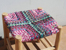 Carica l&#39;immagine nel visualizzatore di Gallery, Sedia Intrecciata Marocco. Riciclo del Cotone impiegato per l&#39;esecuzione dei tappeti boucherouite multicolor, Intrecciato su struttura in legno di cedro senza nodi. Prodotto unico ed artigianale al 100%. Dimensioni 40x40xh40cm.  disponibili altri pezzi e misure  per info o ulteriori foto 0039 3338778241 info@etniko.it www.etniko.it ig , fb pinterest etniko by crosato