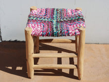 Carica l&#39;immagine nel visualizzatore di Gallery, Sedia Intrecciata Marocco. Riciclo del Cotone impiegato per l&#39;esecuzione dei tappeti boucherouite multicolor, Intrecciato su struttura in legno di cedro senza nodi. Prodotto unico ed artigianale al 100%. Dimensioni 40x40xh40cm.  disponibili altri pezzi e misure  per info o ulteriori foto 0039 3338778241 info@etniko.it www.etniko.it ig , fb pinterest etniko by crosato