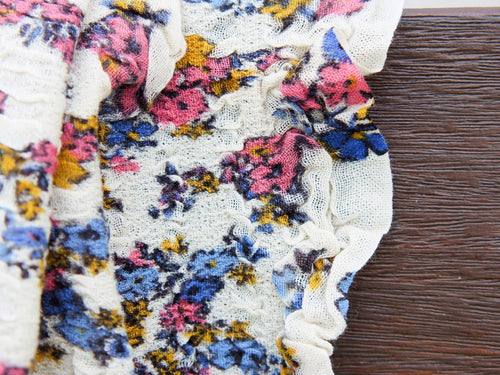 scialle indiano in lana goffrata, lavorata interamente a mano, dalla filatura alla tinta con coloranti vegetali  peso 180grammi, dimensioni circa 65x200cm