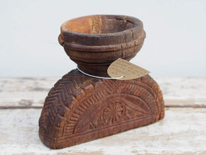 Antico separatore, oggetti di lavoro antichi usato per cereali, riso indiano in legno di teak inciso .Dimensioni 21x12 h18cm