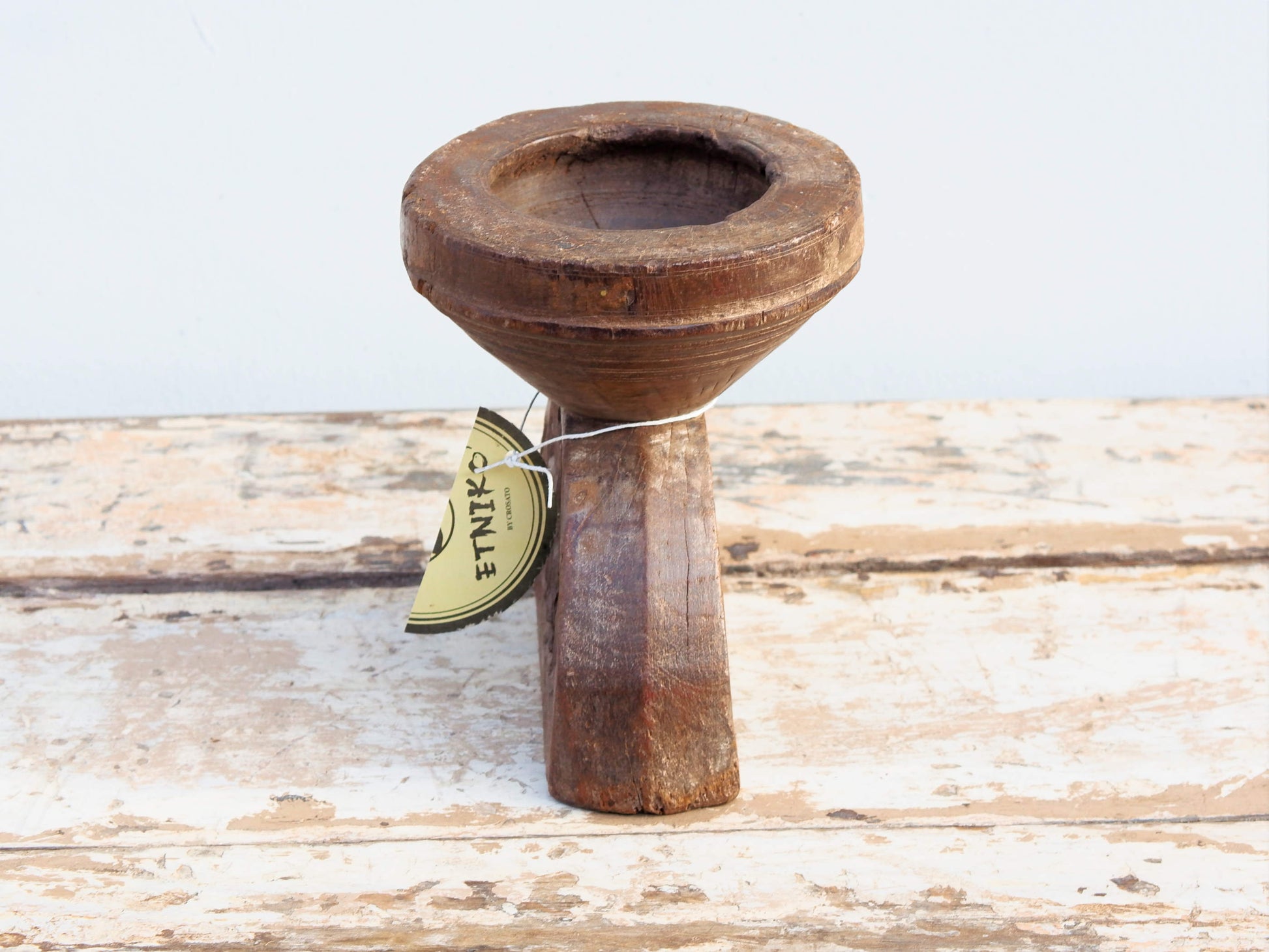 Antico separatore, oggetti di lavoro antichi usato per cereali, riso indiano in legno di teak inciso .Dimensioni 20x16 h19cm