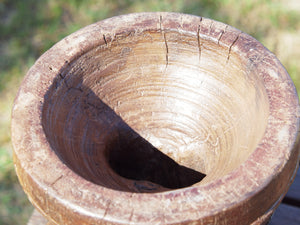 Antico separatore, oggetti di lavoro antichi usato per cereali, riso indiano in legno di teak inciso.Dimensioni 22x15 h23cm