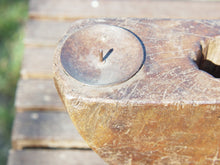 Carica l&#39;immagine nel visualizzatore di Gallery, Antico separatore, oggetti di lavoro antichi usato per cereali, riso indiano in legno di teak inciso.Dimensioni 22x15 h23cm