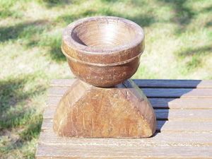 Antico separatore, oggetti di lavoro antichi usato per cereali, riso indiano in legno di teak inciso.Dimensioni 22x15 h23cm