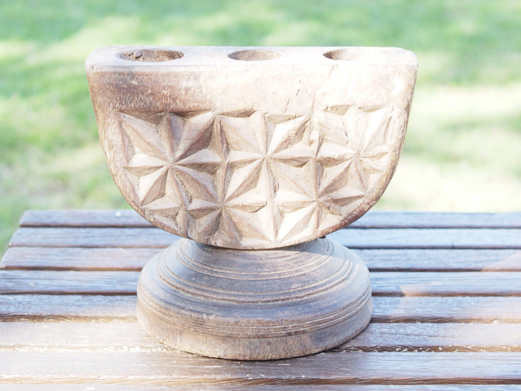 Antico separatore, oggetti di lavoro antichi usato per cereali, riso indiano in legno di teak inciso.Dimensioni Dimensioni 21x15 h19cm