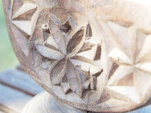 Carica l&#39;immagine nel visualizzatore di Gallery, Antico separatore, oggetti di lavoro antichi usato per cereali, riso indiano in legno di teak inciso.Dimensioni Dimensioni 21x15 h19cm