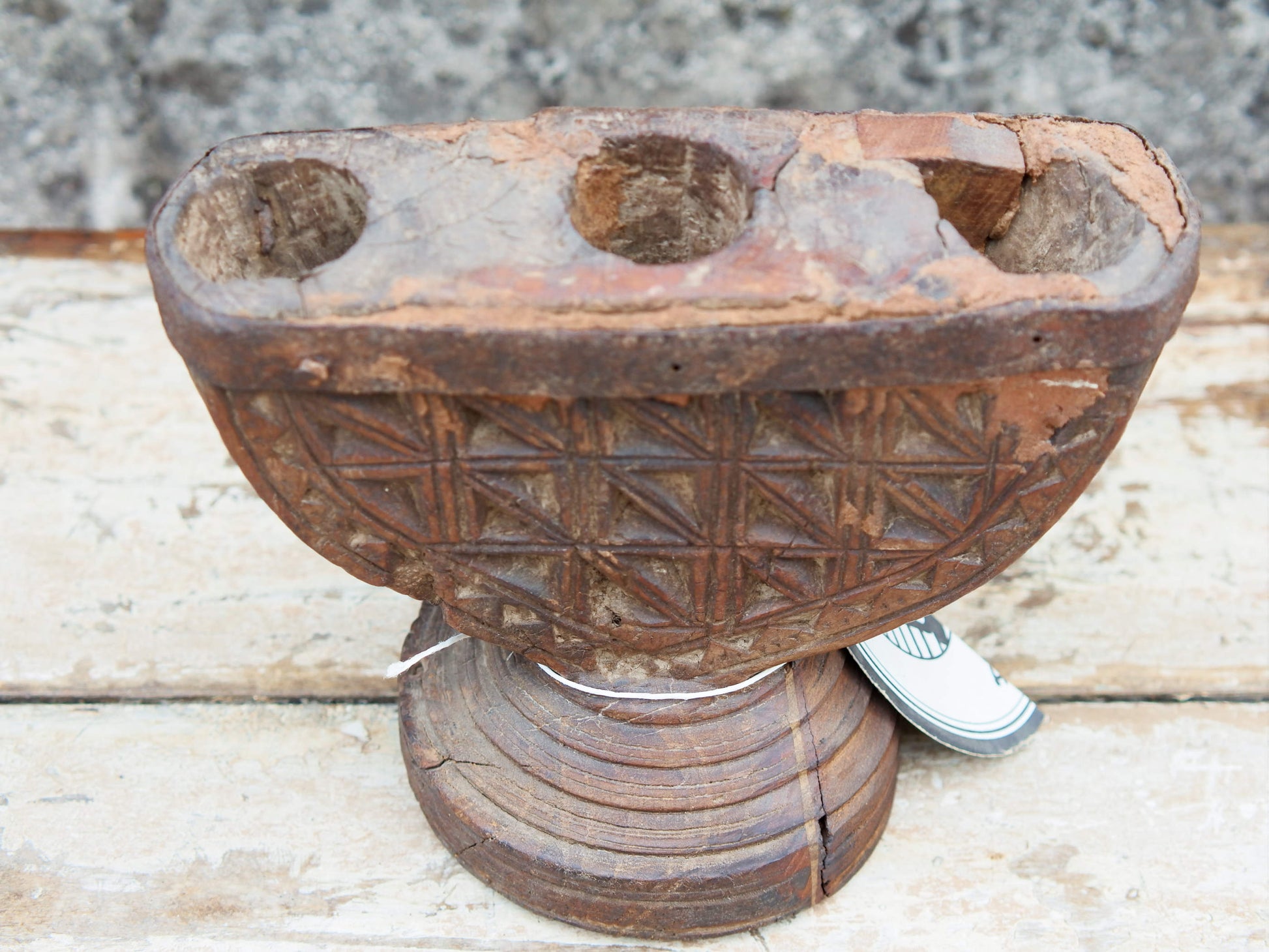 Antico separatore, oggetti di lavoro antichi usato per cereali, riso indiano in legno di teak inciso .Dimensioni 23x14 h17cm