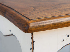 Tavolo in olmo naturale sul piano decapato su gambe  pezzo unico lavorato artigianalmente  misure 80 x 80 x 80 cm