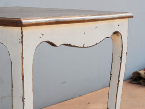 Tavolo in olmo naturale sul piano decapato su gambe  pezzo unico lavorato artigianalmente  misure 80 x 80 x 80 cm