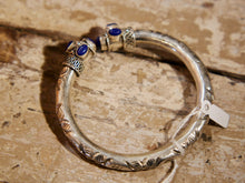 Carica l&#39;immagine nel visualizzatore di Gallery, bracciale in lapis e argento facilmente indossabile ed apribile, può essere indossato da qualsiasi polso perchè si può stringere, ovalizzare, allargare ecc... pezzo unico  dimensioni diametro interno 5.5 cm, peso 24grammi  per ulteriori info o foto 0039 3338778241 watshapp info@etniko.it mail etsy, instangram, pinterest, facebook     etniko by crosato 
