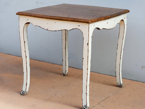 Tavolo in olmo naturale sul piano decapato su gambe  pezzo unico lavorato artigianalmente  misure 80 x 80 x 80 cm