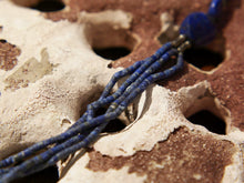 Carica l&#39;immagine nel visualizzatore di Gallery, collana indiana in lapislazzuli e argento . pendaglio antico 4 x 5 x 1 cm lunghezza collana escaluso pensaglio 24 cm  peso 72 gr