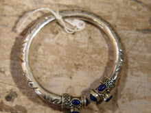 Carica l&#39;immagine nel visualizzatore di Gallery, bracciale in lapis e argento facilmente indossabile ed apribile, può essere indossato da qualsiasi polso perchè si può stringere, ovalizzare, allargare ecc... pezzo unico  dimensioni diametro interno 5.5 cm, peso 24grammi  per ulteriori info o foto 0039 3338778241 watshapp info@etniko.it mail etsy, instangram, pinterest, facebook     etniko by crosato 