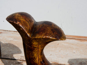 vecchia scultura indiana dipinta e laccata raffigurante un pesce.  in legno di teak inciso . lavorata artigianalmente . pezzo unico .  facebook/ instagram/ etsy: etnikobycrosato  0039 3338778241  info@etniko.it