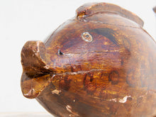 Carica l&#39;immagine nel visualizzatore di Gallery, vecchia scultura indiana dipinta e laccata raffigurante un pesce.  in legno di teak inciso . lavorata artigianalmente . pezzo unico .  facebook/ instagram/ etsy: etnikobycrosato  0039 3338778241  info@etniko.it