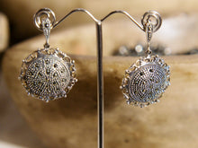 Carica l&#39;immagine nel visualizzatore di Gallery, orecchini in argento 925 e marcassite. ottima qualità ed abbondanti riflessi. lavorati a mano.  lunghezza totale 3.5 cm, diametro 2.5 cm peso 11 gr   per ulteriori info o foto info@etniko.it 0039 3338778241 ig/fb : etnikobycrosato