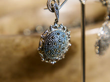 Carica l&#39;immagine nel visualizzatore di Gallery, orecchini in argento 925 e marcassite. ottima qualità ed abbondanti riflessi. lavorati a mano.  lunghezza totale 3.5 cm, diametro 2.5 cm peso 11 gr   per ulteriori info o foto info@etniko.it 0039 3338778241 ig/fb : etnikobycrosato