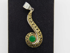 pendaglio in stile turco , arabo .  argento , agata  verde e zirconi  tutto originale ed autentico , lavorato artigianalmente fronte e retro  dimensioni  6x2cm  peso 12 gr 
