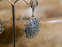 Carica l&#39;immagine nel visualizzatore di Gallery, orecchini in argento 925 e marcassite. ottima qualità ed abbondanti riflessi. lavorati a mano.  lunghezza totale 3.5 cm, diametro 2.5 cm peso 11 gr   per ulteriori info o foto info@etniko.it 0039 3338778241 ig/fb : etnikobycrosato