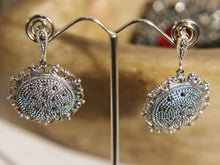 Carica l&#39;immagine nel visualizzatore di Gallery, orecchini in argento 925 e marcassite. ottima qualità ed abbondanti riflessi. lavorati a mano.  lunghezza totale 3.5 cm, diametro 2.5 cm peso 11 gr   per ulteriori info o foto info@etniko.it 0039 3338778241 ig/fb : etnikobycrosato