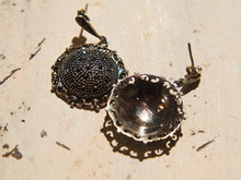 Carica l&#39;immagine nel visualizzatore di Gallery, orecchini in argento 925 e marcassite. ottima qualità ed abbondanti riflessi. lavorati a mano.  lunghezza totale 3.5 cm, diametro 2.5 cm peso 11 gr   per ulteriori info o foto info@etniko.it 0039 3338778241 ig/fb : etnikobycrosato
