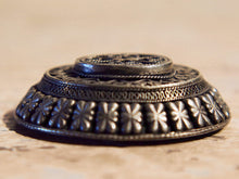 Carica l&#39;immagine nel visualizzatore di Gallery, pendaglio afgano / indiano argento cesellato