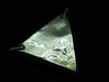 Carica l&#39;immagine nel visualizzatore di Gallery, pendaglio indiano in argento e turchese  pezzo unico , lavorato artigianalmente  dimensioni lato 5,5  peso 52 gr 