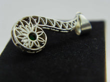 Carica l&#39;immagine nel visualizzatore di Gallery, pendaglio in stile turco , arabo .  argento , agata  verde e zirconi  tutto originale ed autentico , lavorato artigianalmente fronte e retro  dimensioni  6x2cm  peso 12 gr 