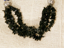 Carica l&#39;immagine nel visualizzatore di Gallery, collana con pietre semipreziose , pietre dure .  pietre naturali non tinte o alterate chimicamente , onice sfacettato, ametista , corniola ,lapis  . Pezzo unico assembrato artigianalmente .  lunghezza 45  peso 86 gr