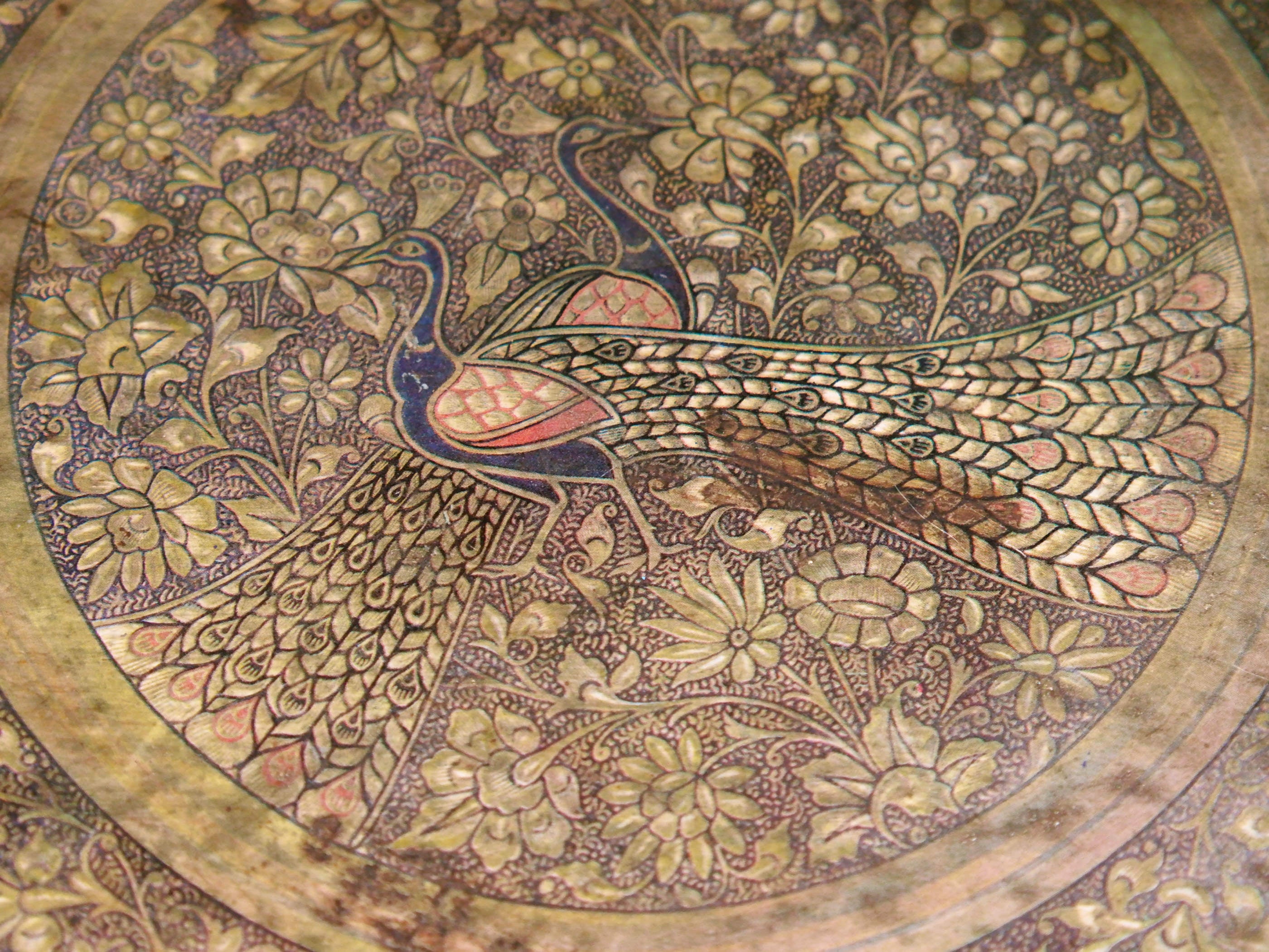 Scatola In Latta Vintage.  Provenienza India. Dimensioni diam.29xh6cm. 