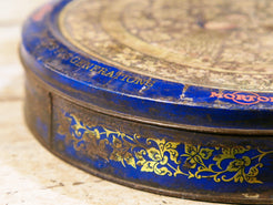 Scatola In Latta Vintage.  Provenienza India. Dimensioni diam.29xh6cm. 