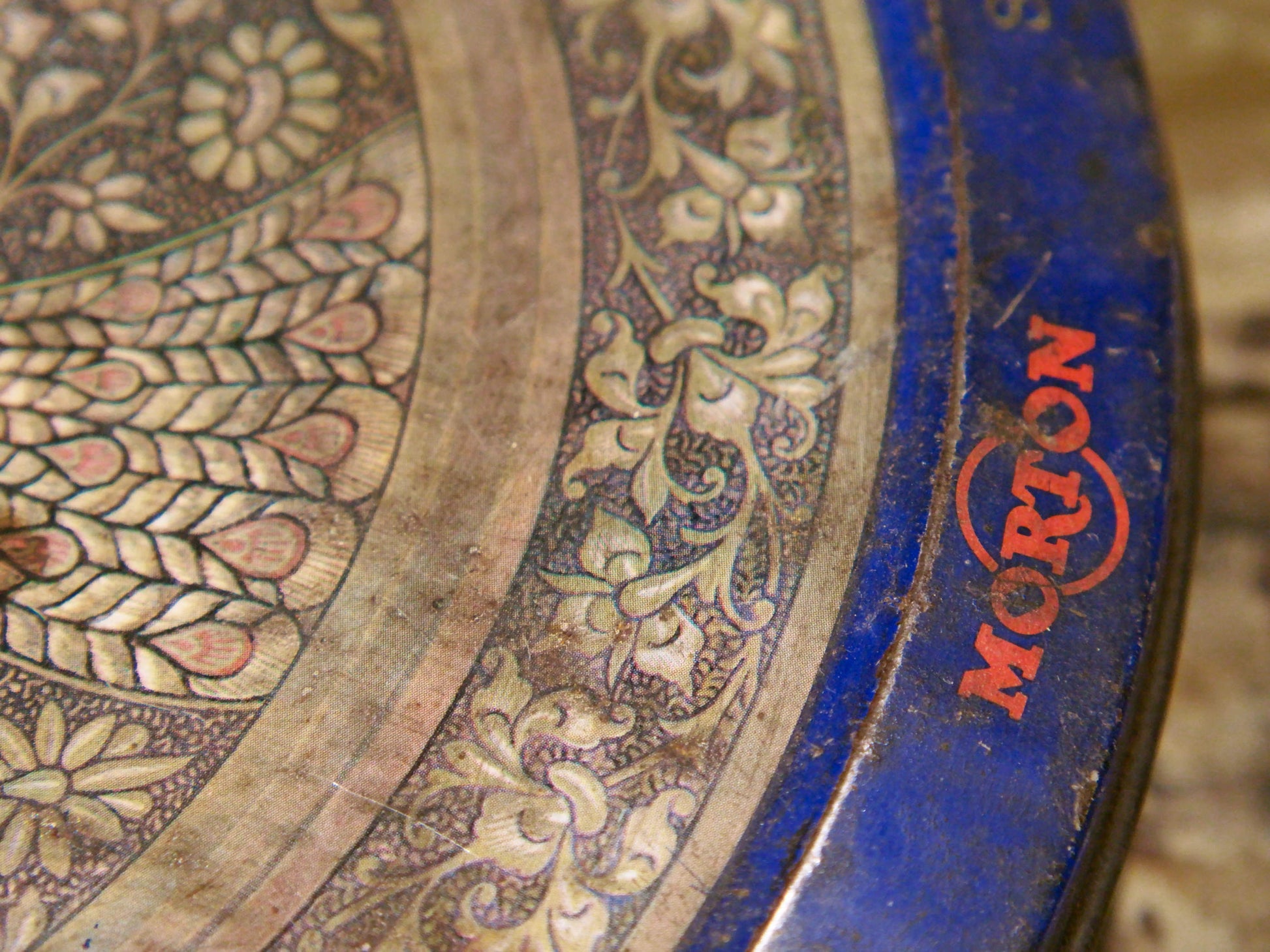 Scatola In Latta Vintage.  Provenienza India. Dimensioni diam.29xh6cm. 