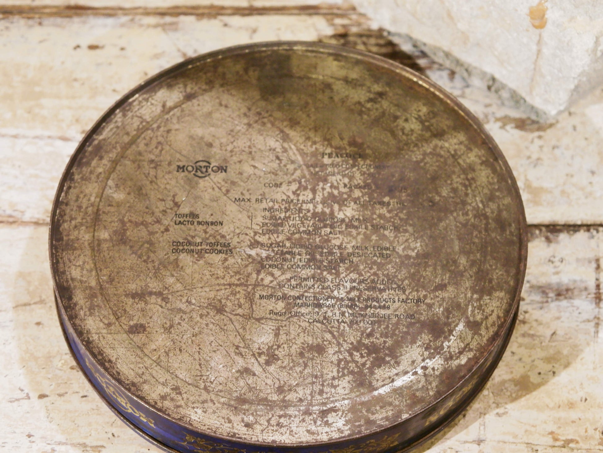 Scatola In Latta Vintage.  Provenienza India. Dimensioni diam.29xh6cm. 