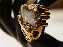 Carica l&#39;immagine nel visualizzatore di Gallery, anello ottone e perla scaramazza