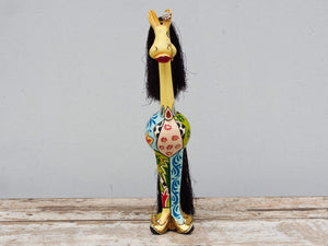 Statua di giraffa in legno finemente dipinta e decorata.  Dimensioni 10x12 h38cm.   per ulteriori info o foto mail info@etniko.it whatsapp 0039 3338778241 etsy / ig / fb : etnikobycrosato