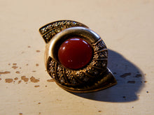 Carica l&#39;immagine nel visualizzatore di Gallery, spilla in argento bagnato oro con corniola e zirconi, pezzo anni 80   dimensioni 5x3 profondità 1cm, peso 21 gr      per ulteriori info o foto  watshapp 0039 3338778241 mail info@etniko.it facebook, instagram, ebay : etnikobycrosato