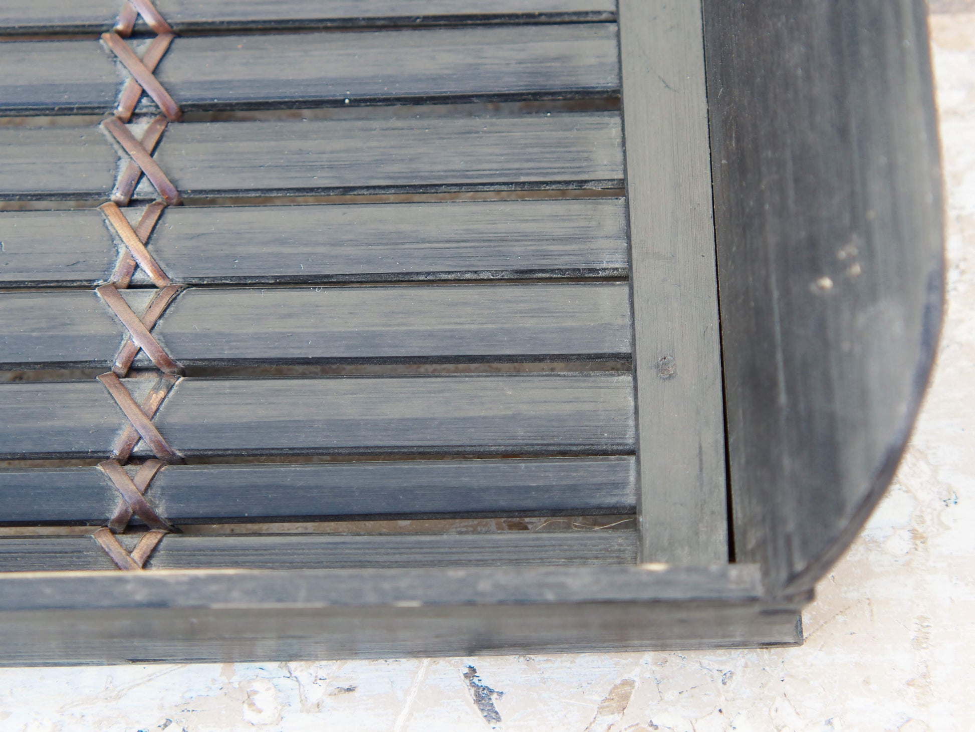 vassoio cinese in legno, bamboo e vimini dipinto nero . dimensioni 44x30xh6cm  per ulteriori info o foto  info@etniko.it 0039 3338778241 fb/ig : etnikobycrosato