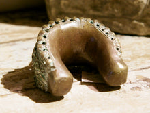 Carica l&#39;immagine nel visualizzatore di Gallery, antico bracciale in bronzo del Benin usato come moneta di scambio braf01