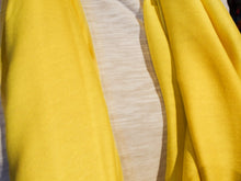 Carica l&#39;immagine nel visualizzatore di Gallery, scialle in seta e lana di color giallo.  pezzo unico.  peso 120 grammi, dimensioni 70x200cm.