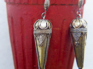 vecchi orecchini indiani in argento   pezzo unico  dimensioni 8x4 cm  peso 10 gr