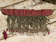 Carica l&#39;immagine nel visualizzatore di Gallery, vecchio addobbo, fregio , tessuto , collana cerimoniale afgano tribaleafgano