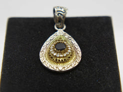 pendaglio in stile turco , arabo .  argento ,onice e  zirconi  tutto originale ed autentico , lavorato artigianalmente fronte e retro  dimensioni  4,5x2 cm  peso 7,7gr