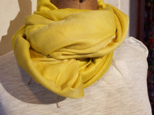 Carica l&#39;immagine nel visualizzatore di Gallery, scialle in seta e lana di color giallo.  pezzo unico.  peso 120 grammi, dimensioni 70x200cm.