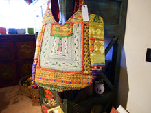 Carica l&#39;immagine nel visualizzatore di Gallery, borsa indiana patchwork   tutti i pezzi che la compongono sono elementi in tessuto ricamati con specchietti , con ricamo ecc... ricavati da vecchi tessuti rajasthani   pezzo unico lavorato interamente a mano   filo oro e filo argento .   3 pon pon , apertura a cerniera ed interno foderato   lavorata in ogni angolo e lato .    50 x 40 x 17 cm esclusi manici manici 35 cm   per info ed ulteriori foto 0039 3338778241 info@etniko.it www.etniko.it