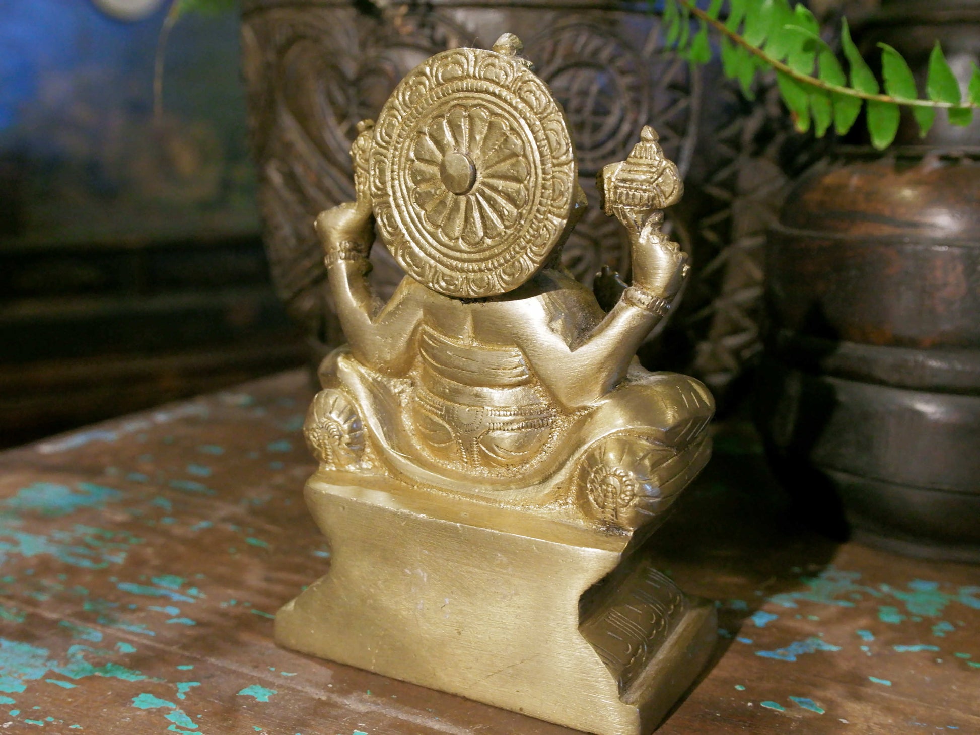 Formato dalle parole gana (tanti, tutti) e isha (signore), Ganesha significa letteralmente "Signore dei gana" dove gana può essere interpretato come "moltitudine", facendo assumere al nome il significato di "Signore di tutti gli esseri .