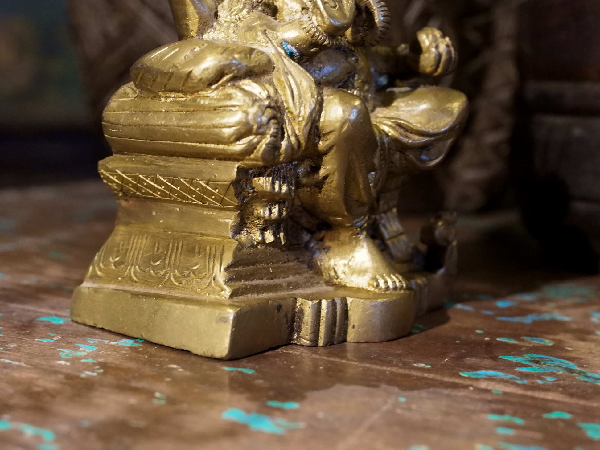 Formato dalle parole gana (tanti, tutti) e isha (signore), Ganesha significa letteralmente "Signore dei gana" dove gana può essere interpretato come "moltitudine", facendo assumere al nome il significato di "Signore di tutti gli esseri .