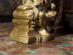 Formato dalle parole gana (tanti, tutti) e isha (signore), Ganesha significa letteralmente "Signore dei gana" dove gana può essere interpretato come "moltitudine", facendo assumere al nome il significato di "Signore di tutti gli esseri .